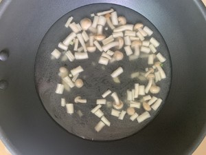 豆腐菌菇汤的做法 步骤4