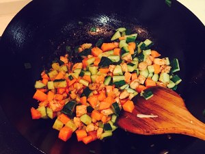 胡萝卜黄瓜鸡胸肉的做法 步骤4