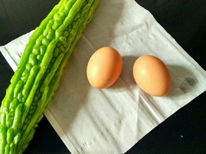 苦瓜炒蛋（清火菜）的做法 步骤1