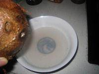 清甜椰子鸡汤的做法 步骤3