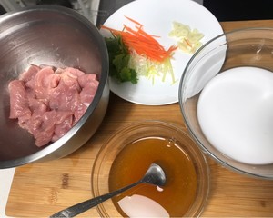 锅包肉的做法 步骤2