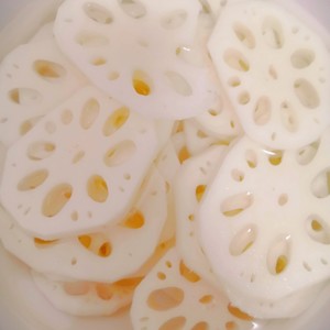 香菇玉米素蔬养生汤 没难度的做法 步骤2
