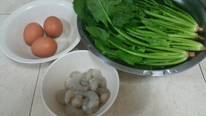 菠菜虾仁蒸蛋的做法 步骤1