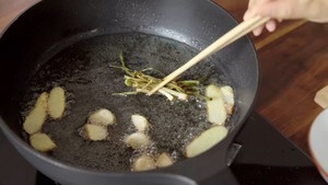 地锅鸡+自制红油的做法 步骤17