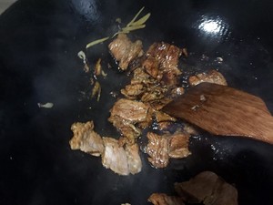 老丁的私房菜-小炒肉的做法 步骤5