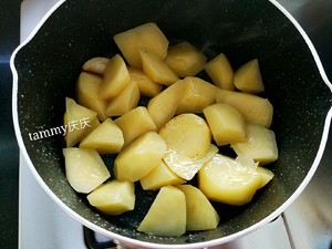 番茄土豆肥牛锅的做法 步骤3